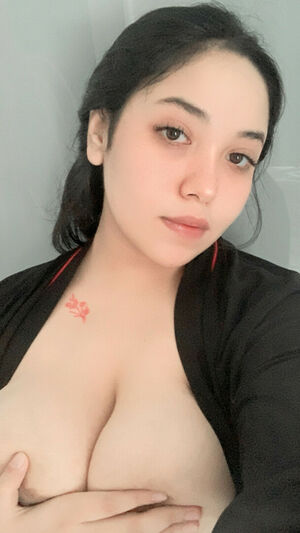 Chizzcakeee Nude Photos photo 8