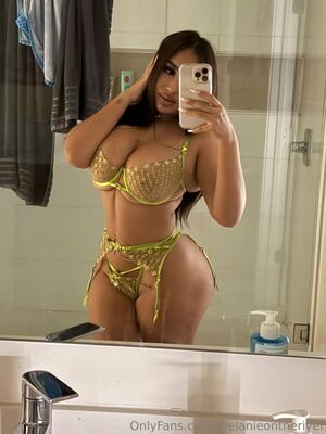 Melanieontheriver Nude Photos photo 23