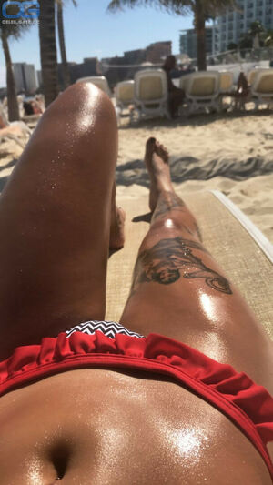 Tati Zaqui Nude Photos photo 18