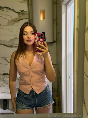 Julia.Oliver Nude Photos photo 42