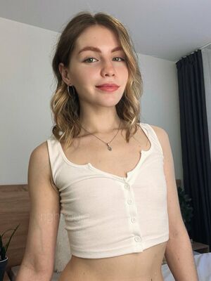 Right Regie Nude Photos photo 14