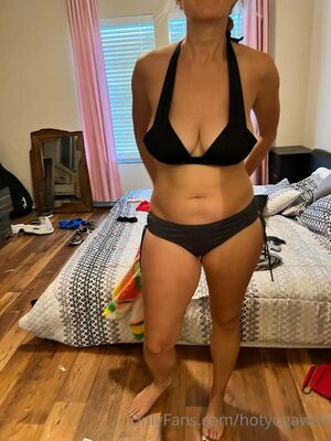 Hotyogawife Nude Photos photo 131