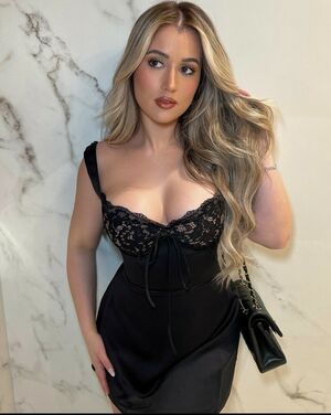 Santanared Nude Photos photo 5