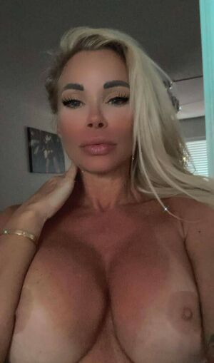 Robbin Banx Nude Photos photo 11