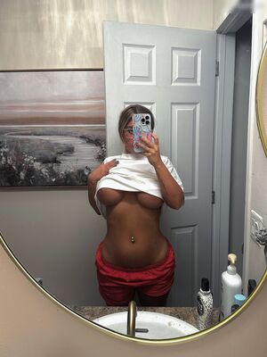Larajuicytv Nude Photos photo 15