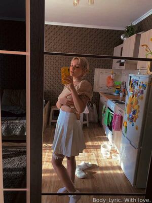 Body Lyric Nude Photos photo 13
