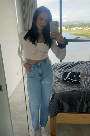 Hayley Vernon Nude Photos photo 14
