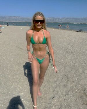 Cat Nude Photos photo 27