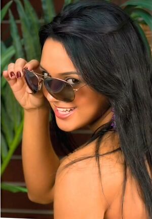 Julia Paes Nude Photos photo 19