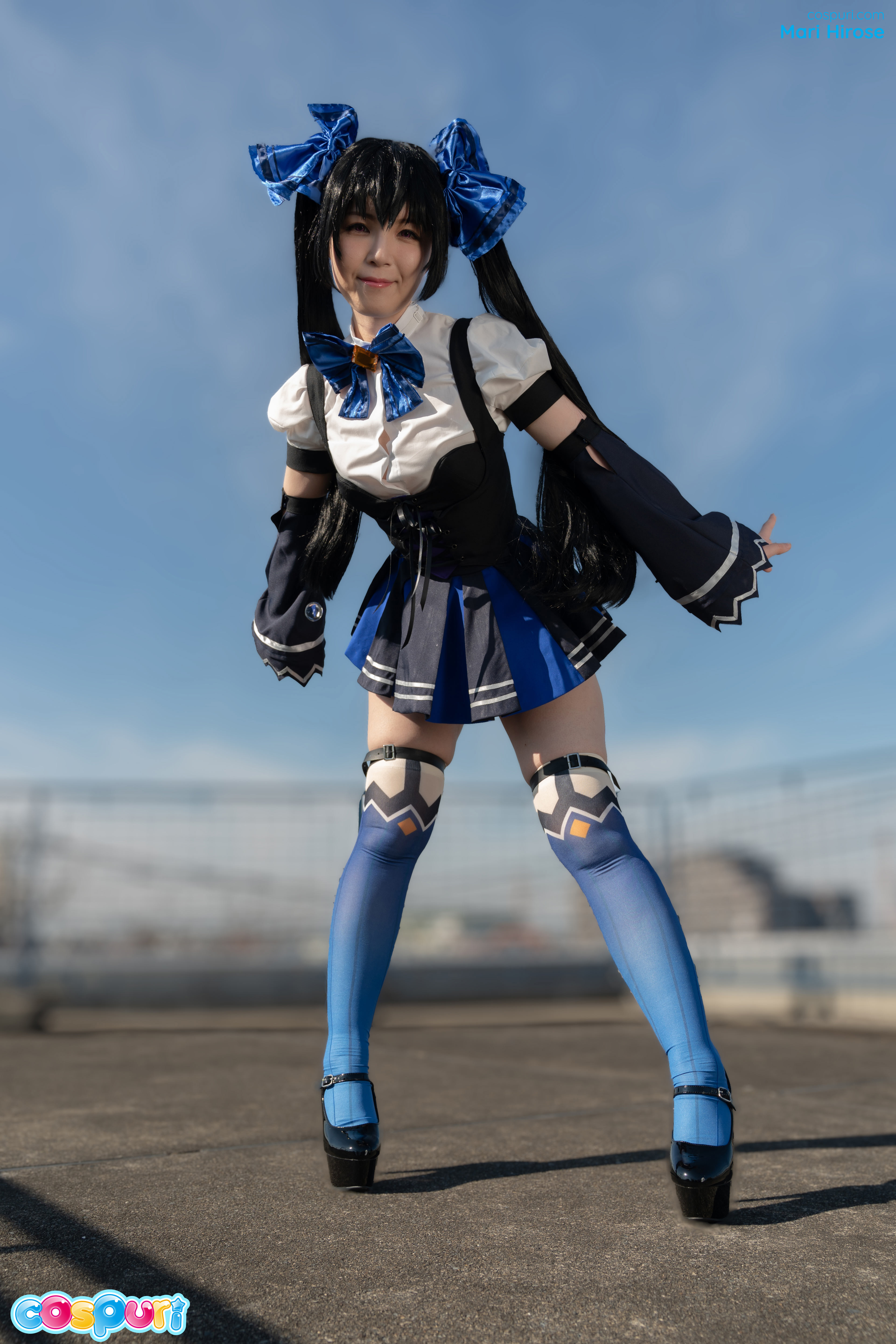 Mari Hirose stars in our maid cosplay