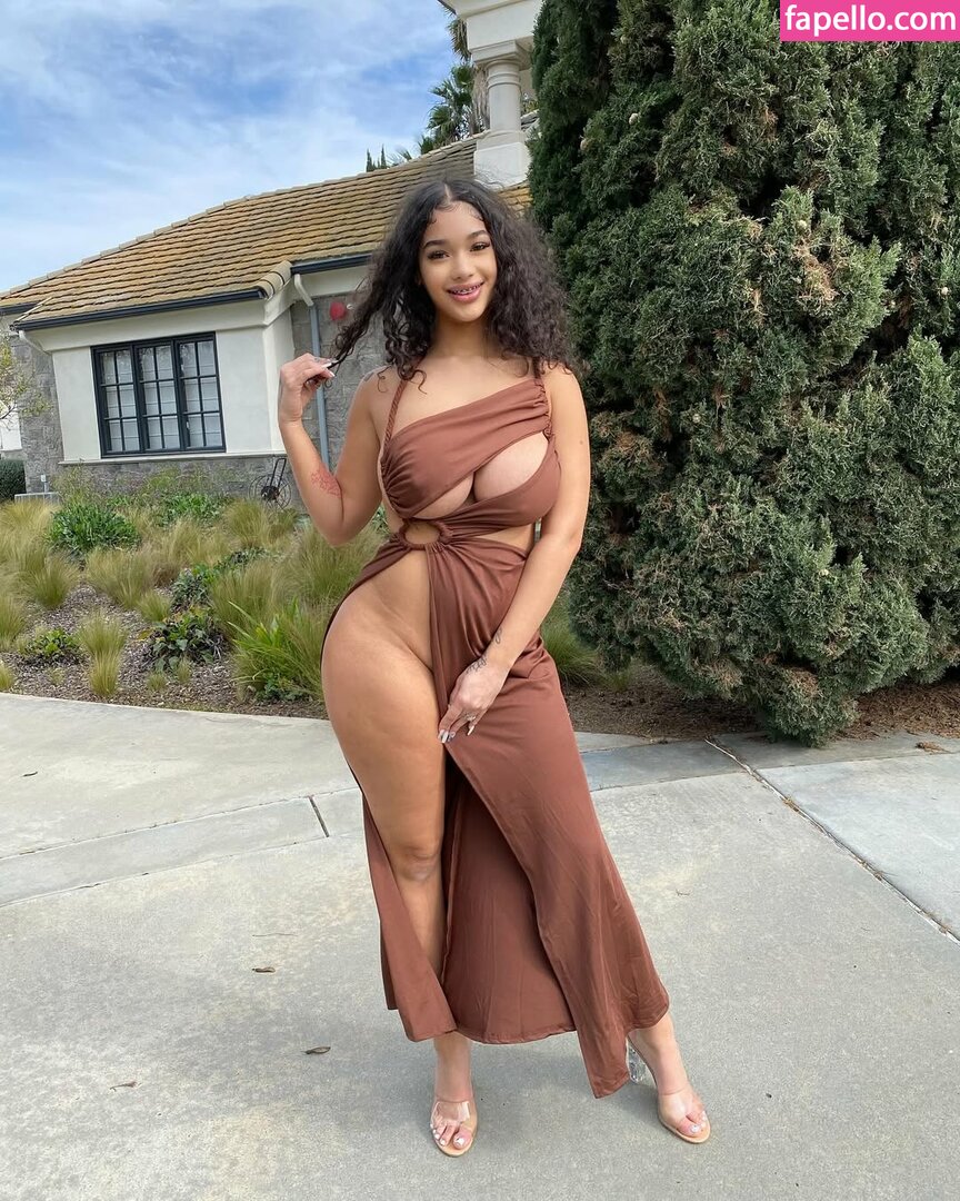 Lexi2Legit Nude Photos