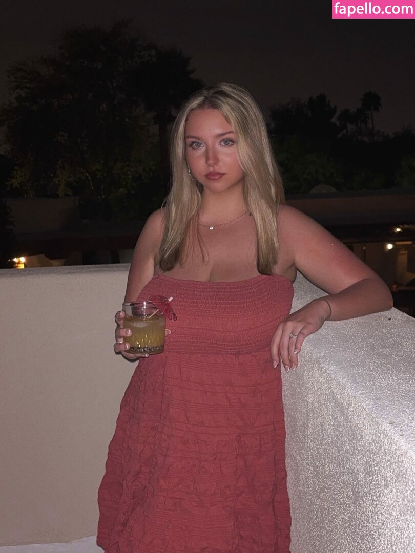 Savannah Nude Photos