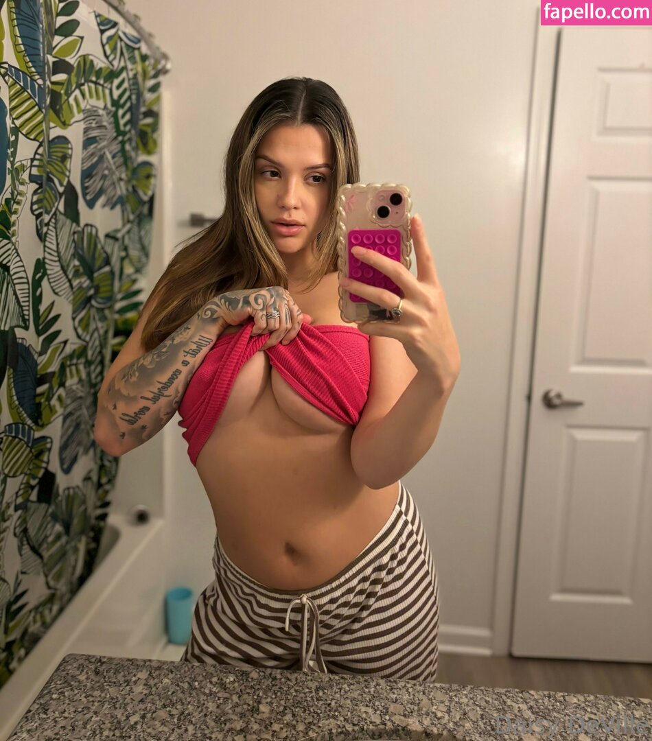 Daisy DeVille Nude Photos