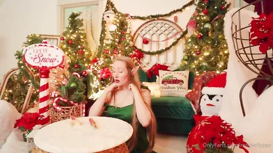 Rose Kelly Christmas Lingerie Ass Spread Onlyfans Video Leaked