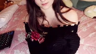AftynRose ASMR Chest, Booty, Legs, & Clothes Scratching Video!