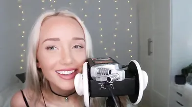 GwenGwiz ASMR Ear Licking and Sucking