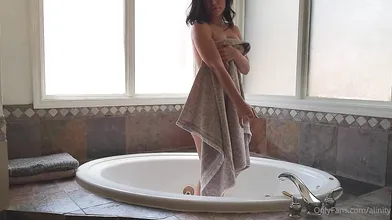 Alinity Nude Bathtub Pussy Lips Flash Video Leaked