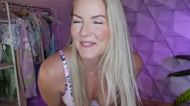 Kat Wonders Monthly Exclusive September 2022