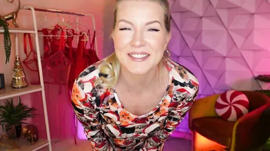 Kat Wonders Monthly Exclusive December 2022