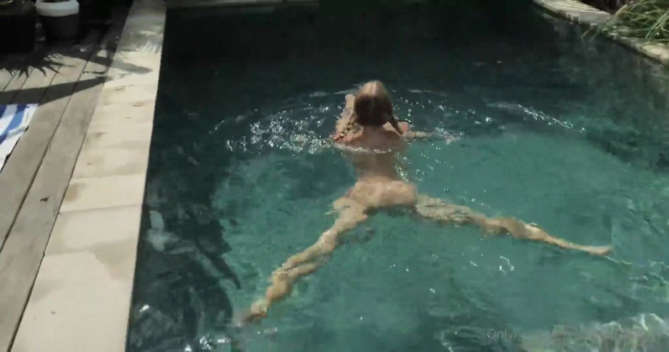 LittlePolishAngel Butt Plug Pool Swim OnlyFans Video Leaked