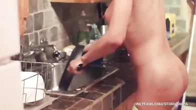 Stormi Maya Nude Kitchen OnlyFans Video Leaked