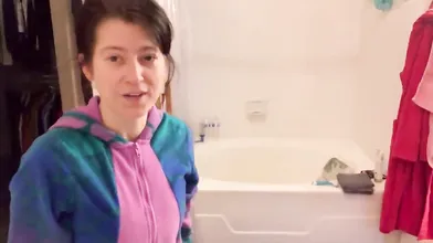 Heidi Lee Bocanegra Naked Cleaning Her Body Video