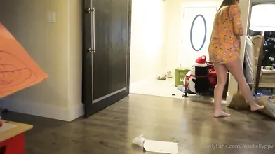 Rose Kelly Onlyfans Cleaning Kitchen Video Leaked
