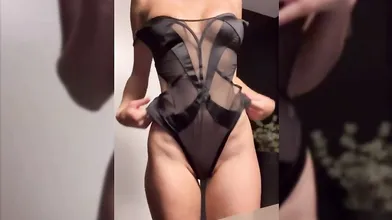 Carolina Samani Nip Slip Striptease Video Leaked