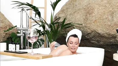 Anna Zapala Naked Soapy Bathtub OnlyFans Video Leaked