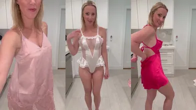 Vicky Stark Silk Nightwear Try-On Onlyfans Video Leaked