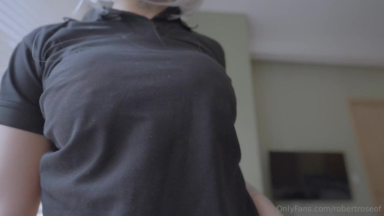 Barista LilMilk69 Plays With Cream During Sex