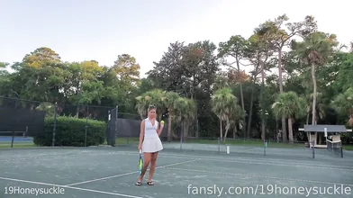 Honeyhasbuns' Free Tennis Court Masturbation Fun