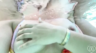 Dani Daniels Masturbates In The Pool