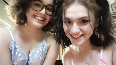 Best Friends Leana Lovings & Gracie Gates Relax With A Threesome