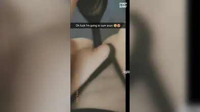 Joyliii Uses A Hairbrush To Masturbate