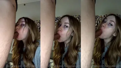 LazyyDaisy69 Gives Head While Staring
