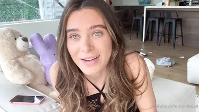 Lana Rhoades' Vibrator Masturbation Session