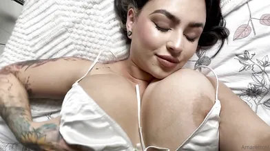 Amarettoh's Bedtime Masturbation with Big Boobs and Ass
