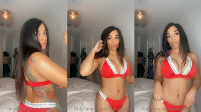 Ellepeachxr Flaunts in Bikini Body Tease