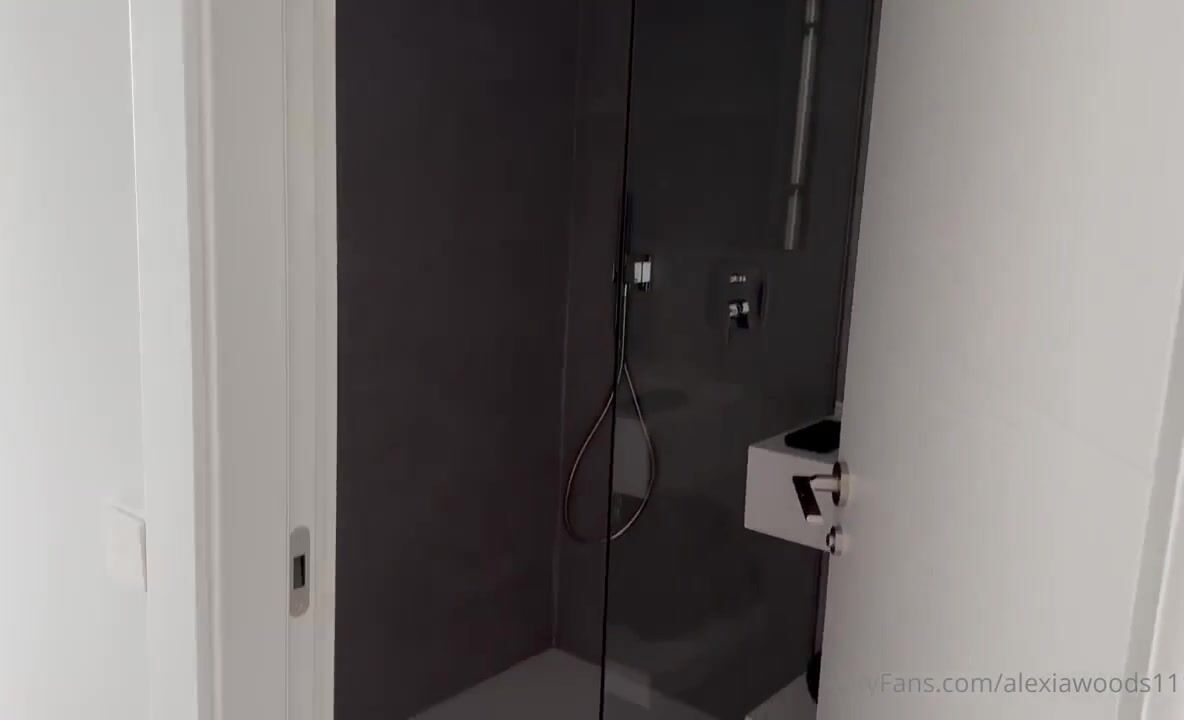 Alexia Woods' Intense Kitchen Counter Pounding