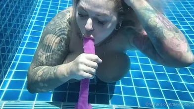 Dilylabloom Sucks Her Dildo Underwater