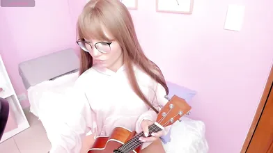 Little_effy18's Seductive Guitar Performance