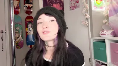 HellCat_Nat Oils Her Feet and Masturbates Sensually