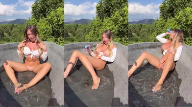 AubreyAddison Buzzes in an Outdoor Bathtub