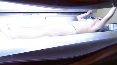 Kendra Wilkinson Half Naked In Tanning Bed