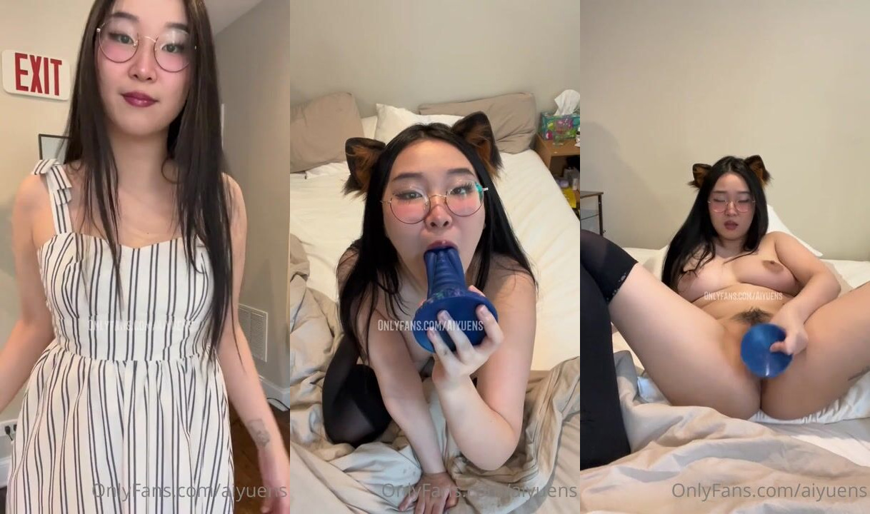 Aiyuens perce un gode bleu dans sa chatte