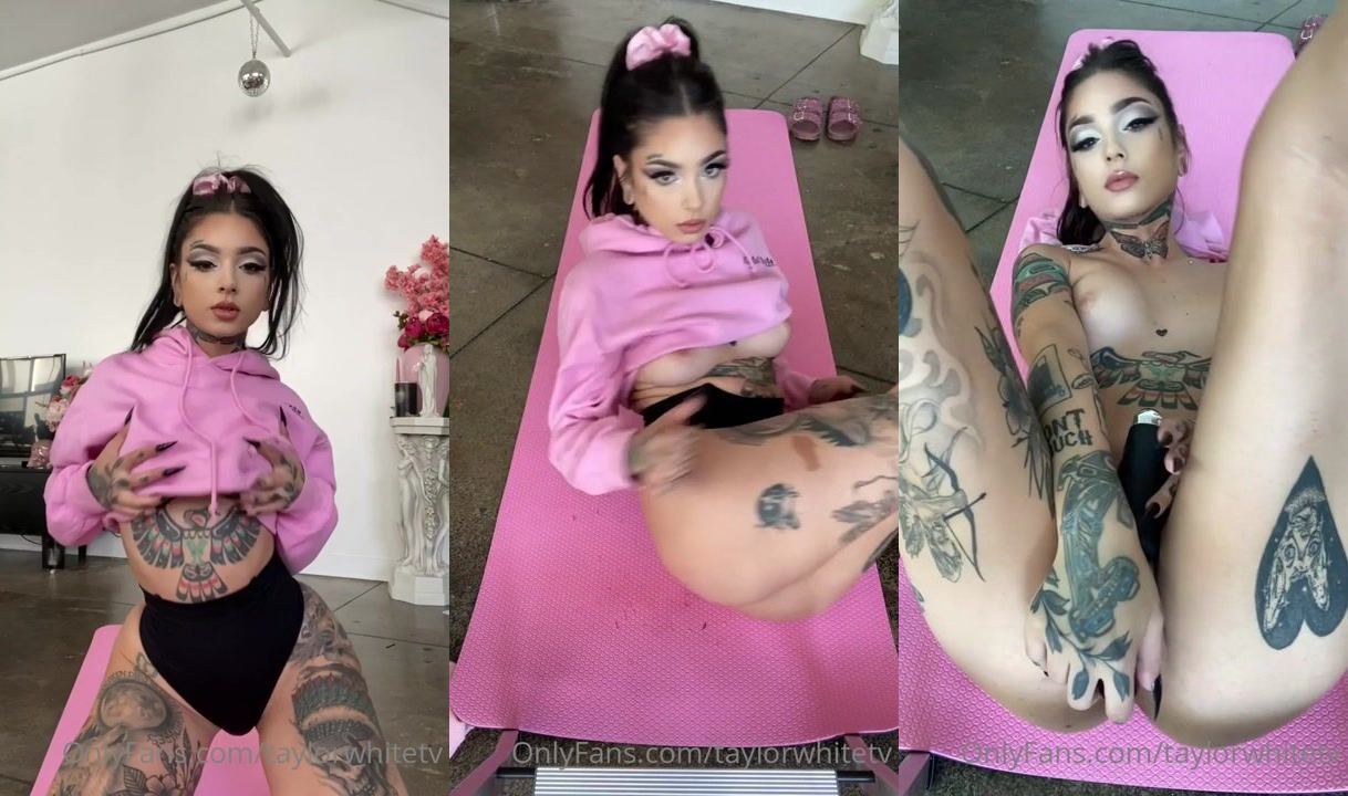 Taylor White ouvre sa chatte
