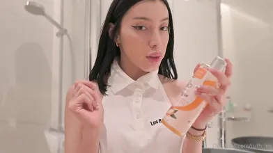 Ruth Lee Shows Off Her Ass And Fingers Herself