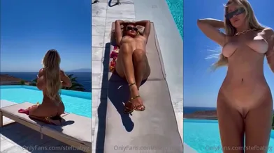 Stefanie Knight s'exhibe dans une piscine