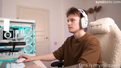 Myelliqueen Convinces Her Gamer Boyfriend To Have Anal Sex